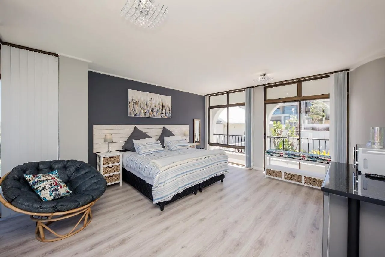 Big Blue Accommodation Bloubergstrand