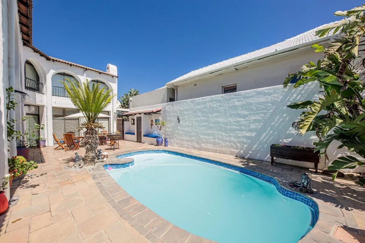 Big Blue Accommodation Bloubergstrand